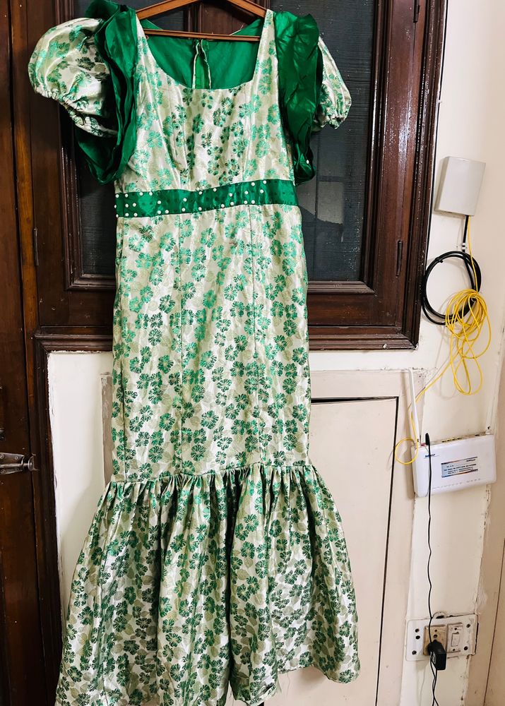 Heavy Mermaid Gown Dramatic Sleeves And Square Neck
