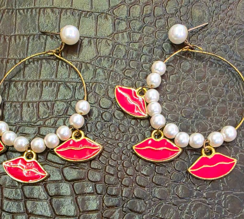 Funky Lip Pearl Hoop Earrings