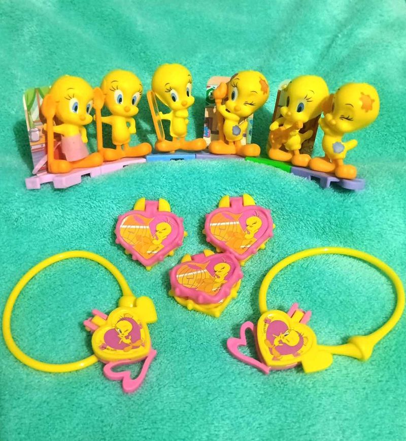 Tweety Bird Figurine Set with Charms 11