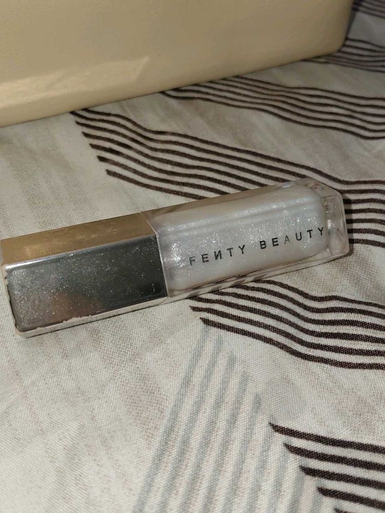 Fenty Beauty Gloss Bomb- Diamond Milk