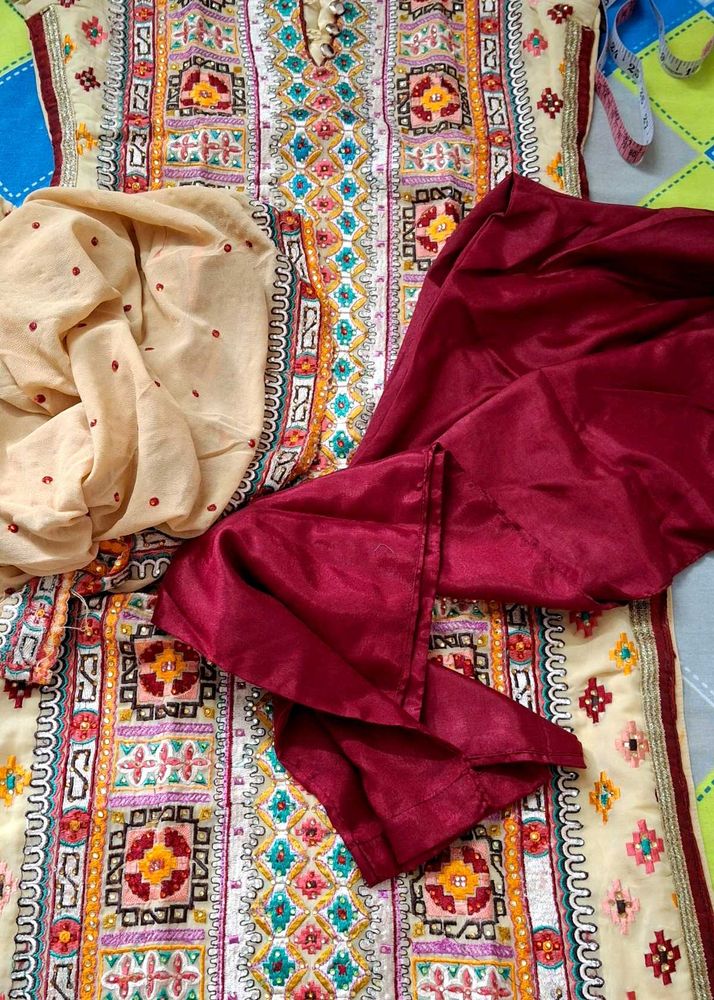 Elegant Embroidered Salwar Kameez