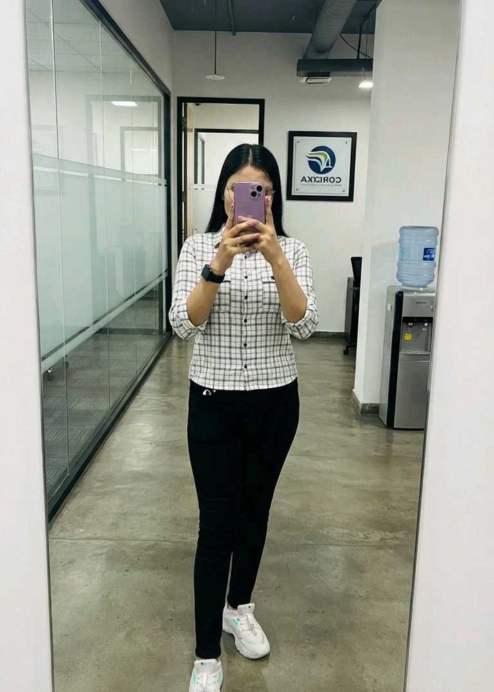 Classic Plaid Button-Up Shirt ( Cropped )