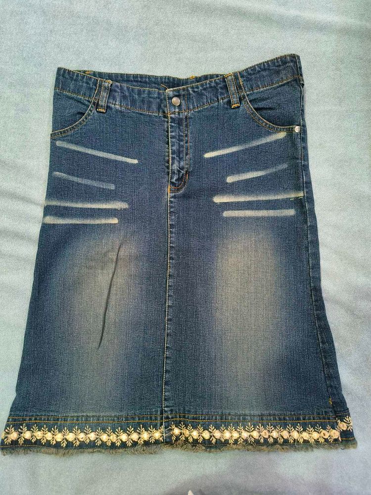 Y2k Vintage Embroidered Skirt 💯