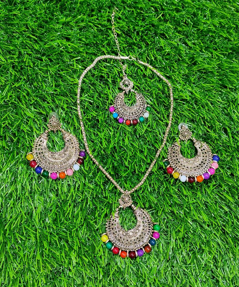Multi Color Jewellery Set With Mang Tika