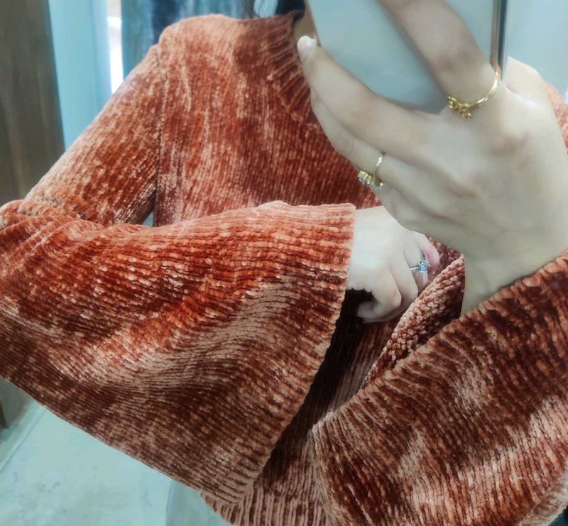 Women Stylish Bell Sleeves Design Fashinable Top