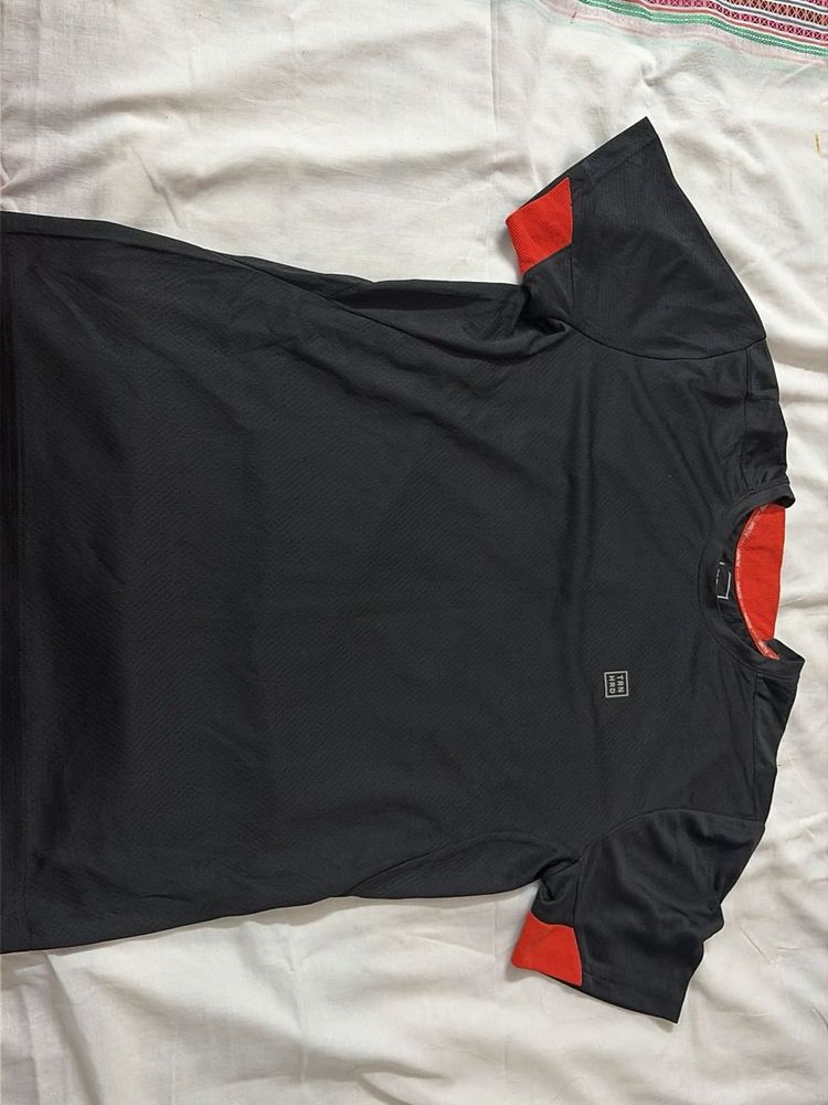 Men's Black &amp; Red T-Shirt