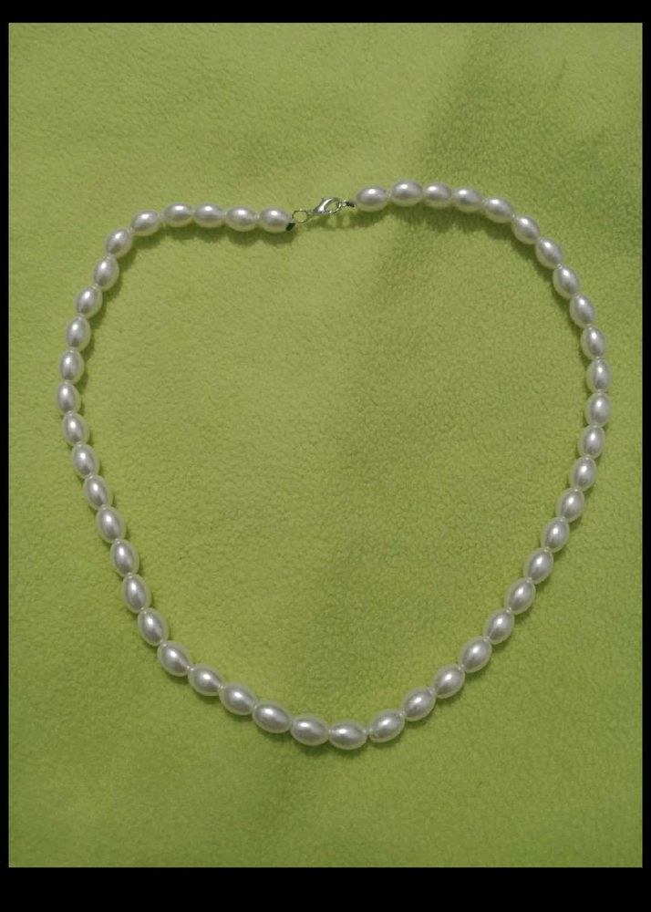 Elegant Oval Pearl Necklace and earrings