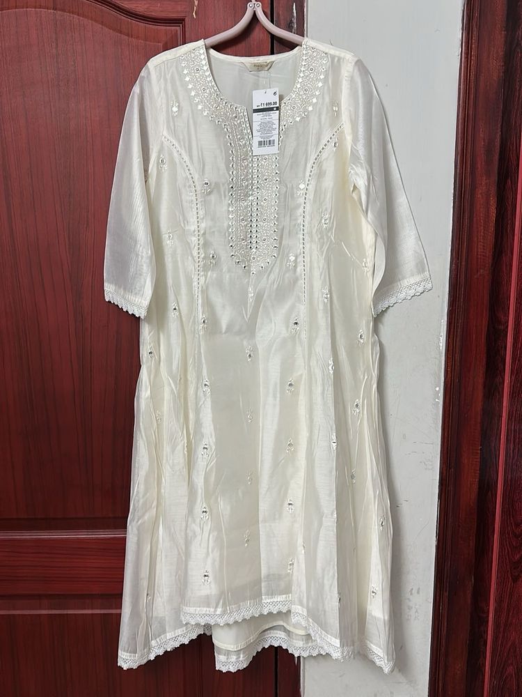 Max Elegant Off-White Kurta with Mirror Work