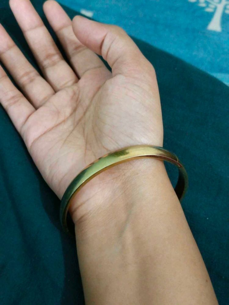 Elegant Gold Bangle Bracelet