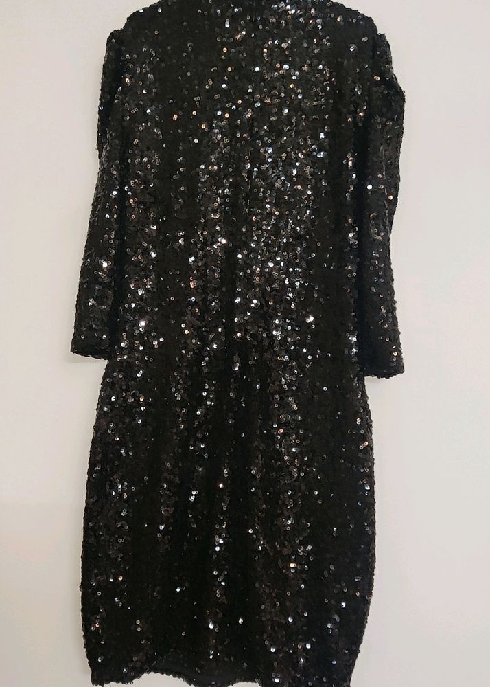 High Neck Embellished Bodycon Dress - Perfect For New Year Party 🎉🎉