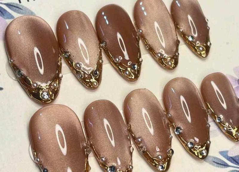 Elegant Cat Eye Press-On Nails
