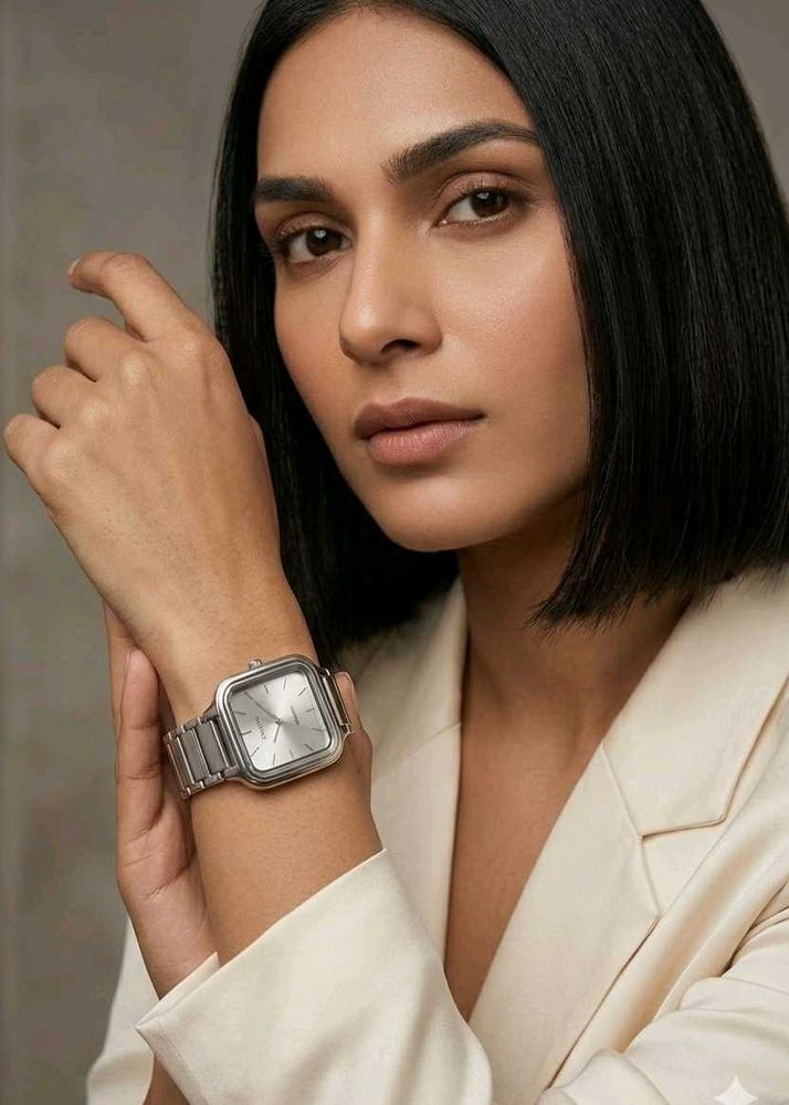 Stylish Silver Square Wristwatch