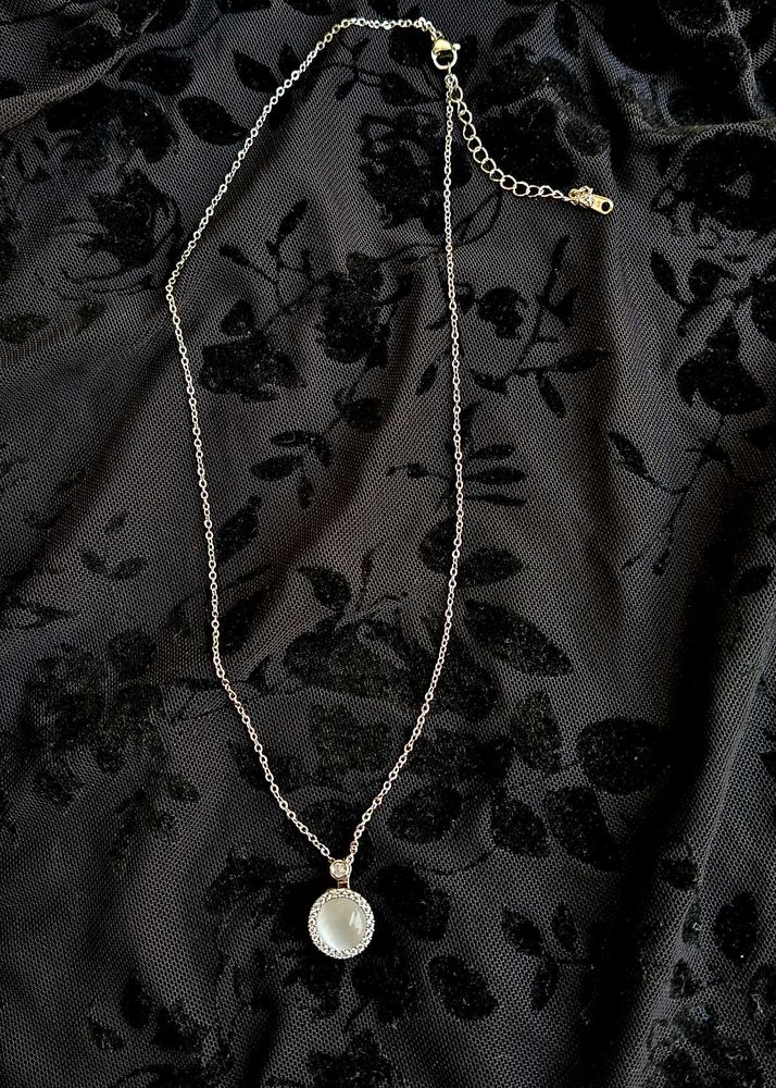 Elegant Silver Tone Pendant Necklace