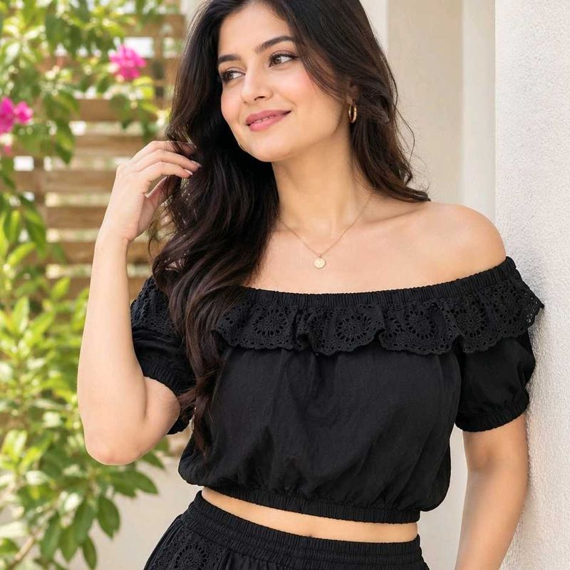 🖤 Elegant Black Off-Shoulder Top 🖤