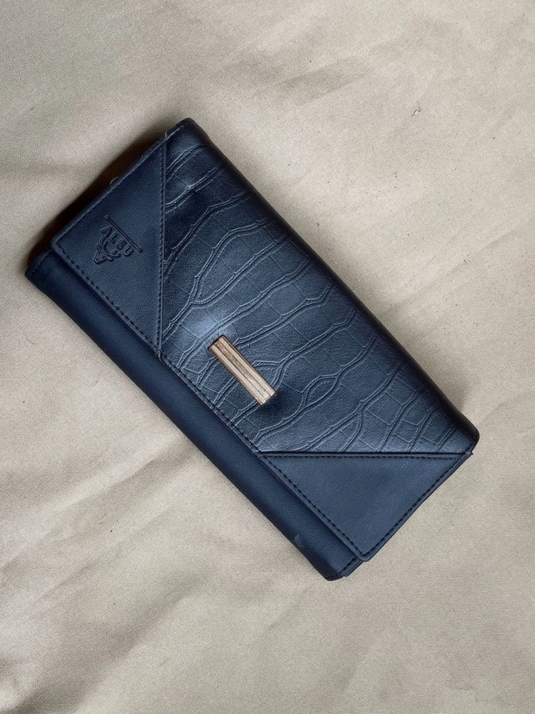 Stylish Black Crocodile Embossed Wallet