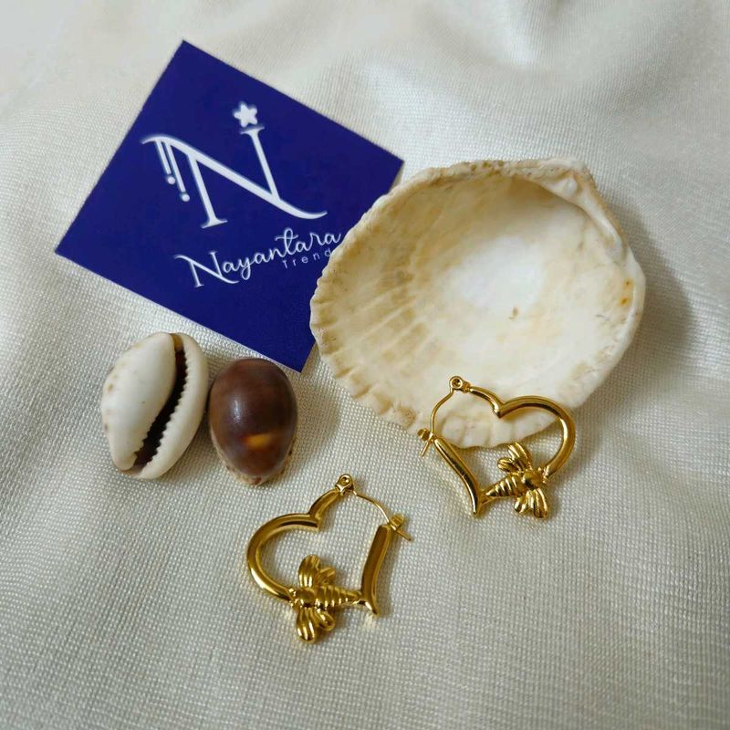 Anti-tarnish Bee On Heart Hoop Earrings