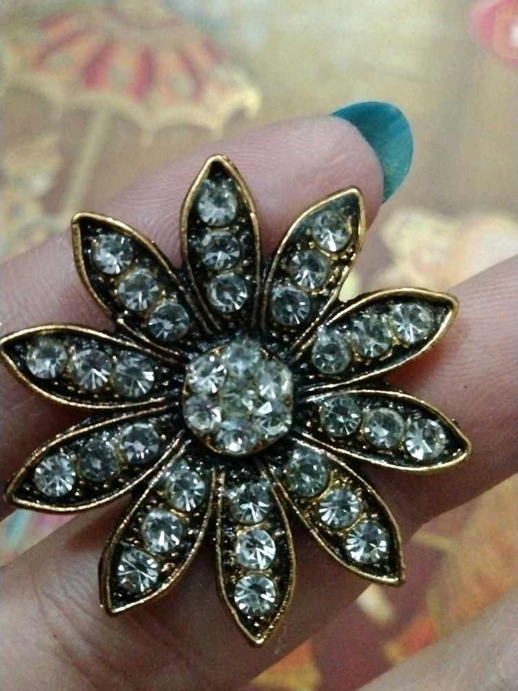 Sparkling Flower Ring