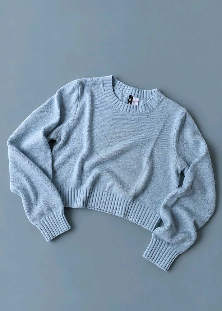 POWDER BLUE CROPPED CREW NECK KNIT SWEATER