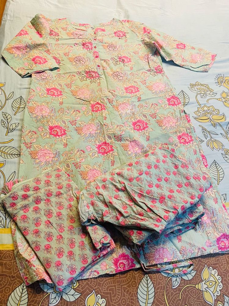 Fits to XXL Beautiful Floral Print Kurta Set