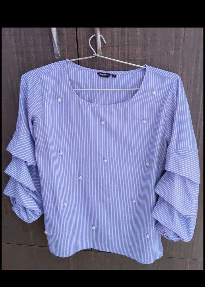 Combo of 2 Tops like new condition