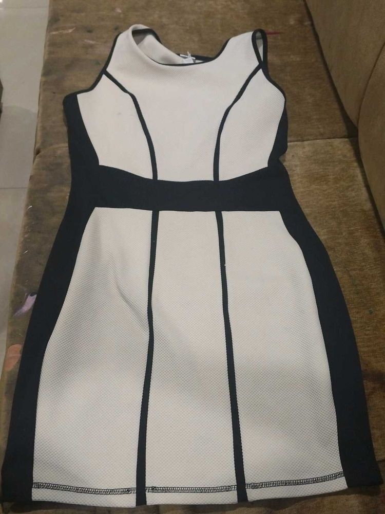 Chic Colorblock Sleeveless Dress