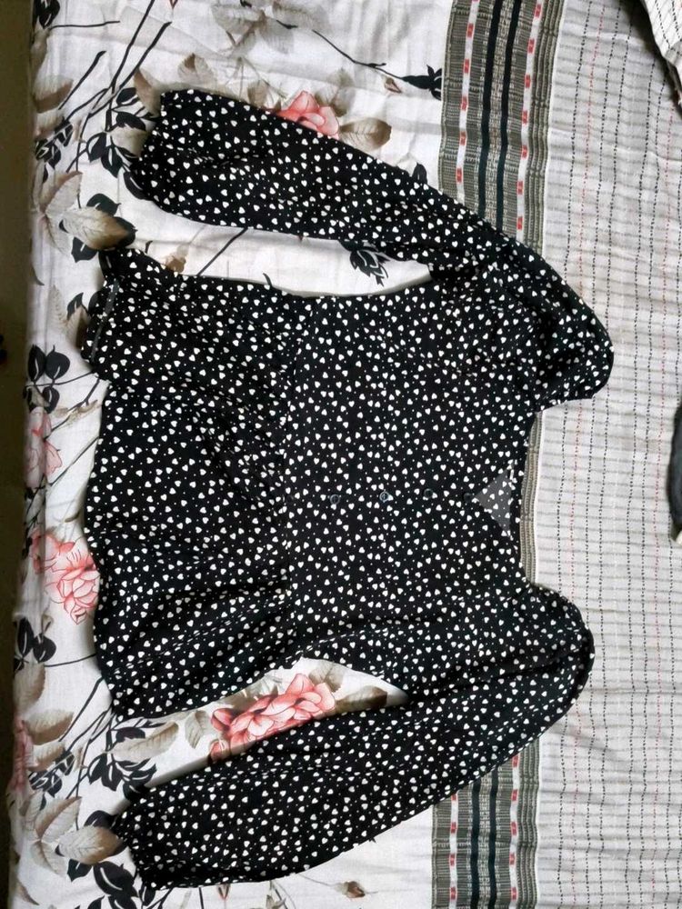 Chic Black &amp; White Heart Print Top