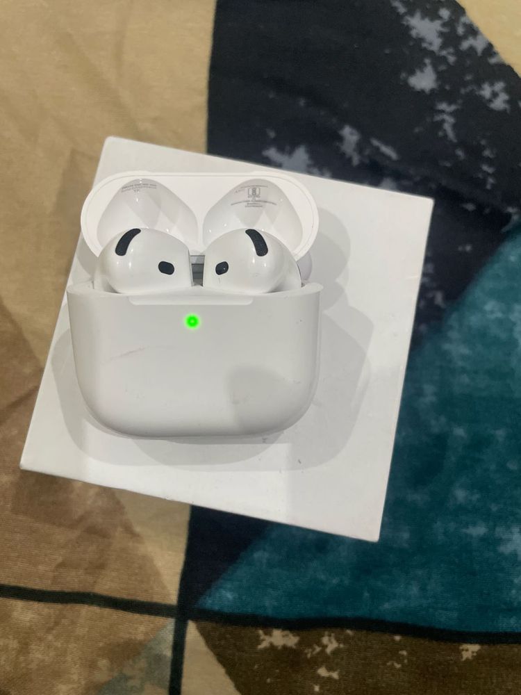 Apple AirPods 4 ANC