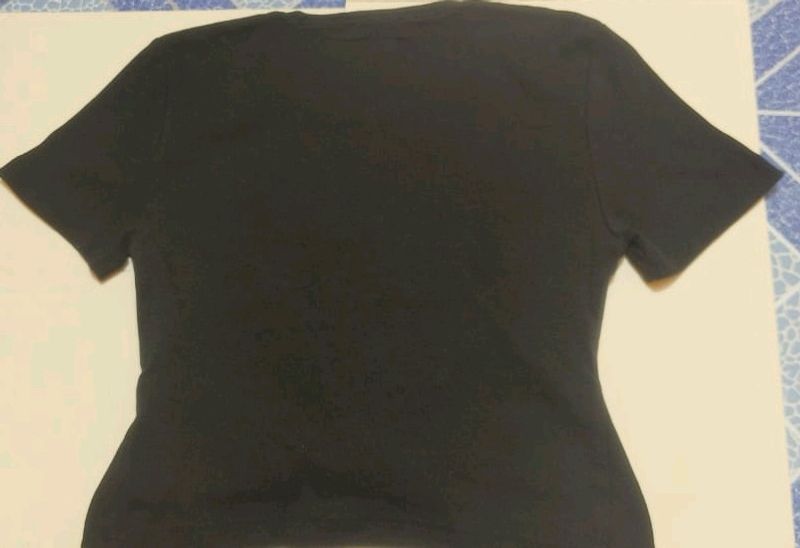 Good Condition ZARA Top. Black Crop
