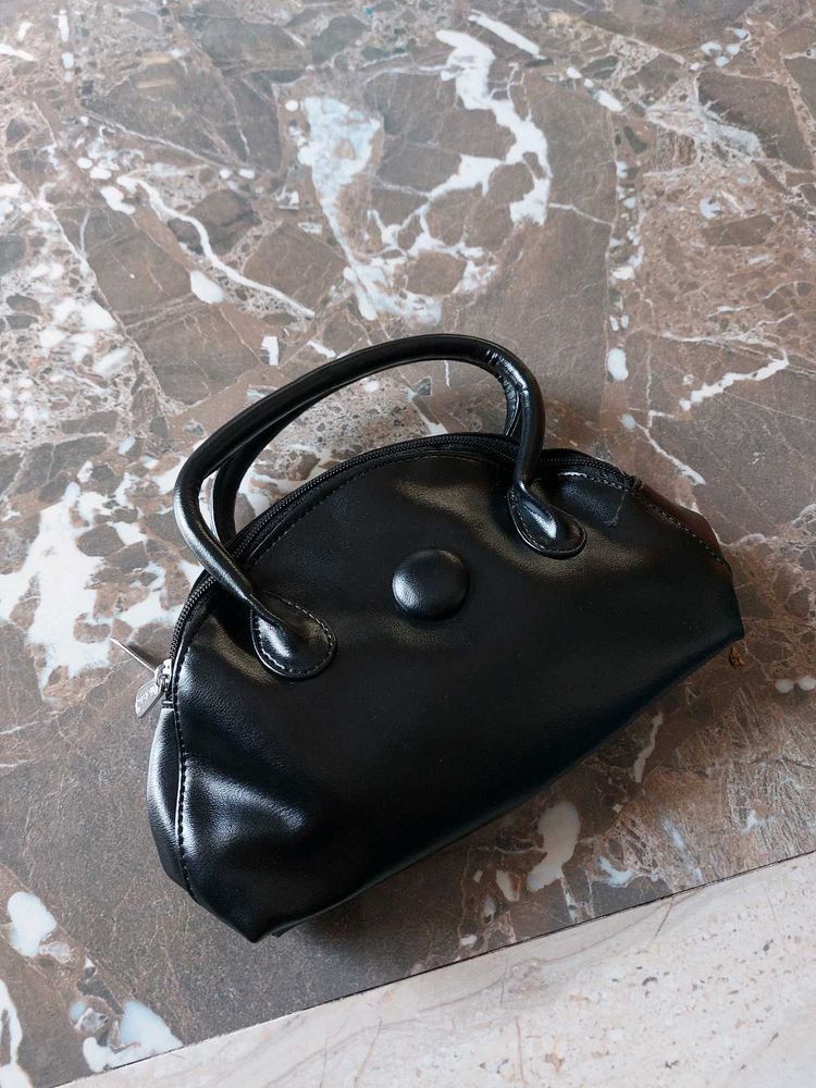 Chic Black Handbag