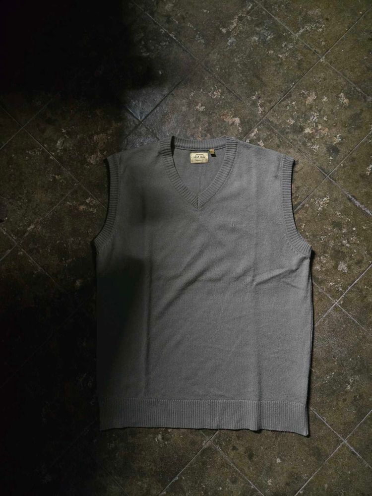Men's V-Neck Sleeveless Sweater