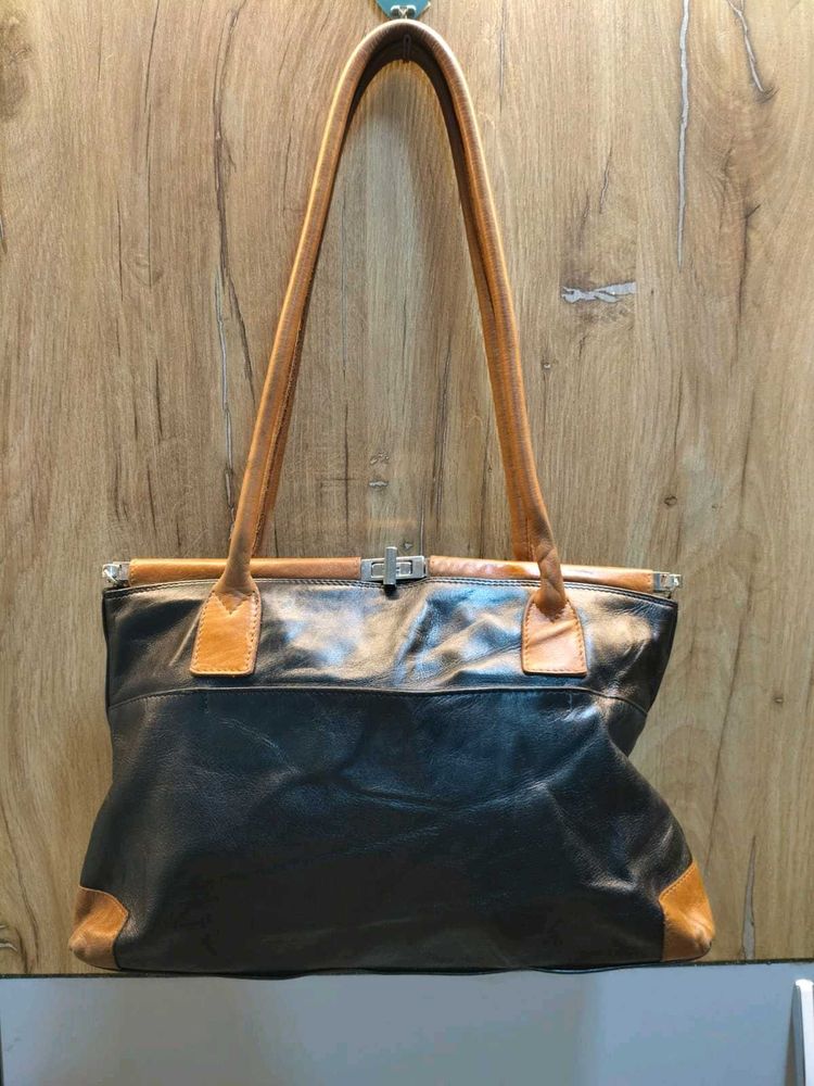 Chic Two-Tone Leather Handbag💥