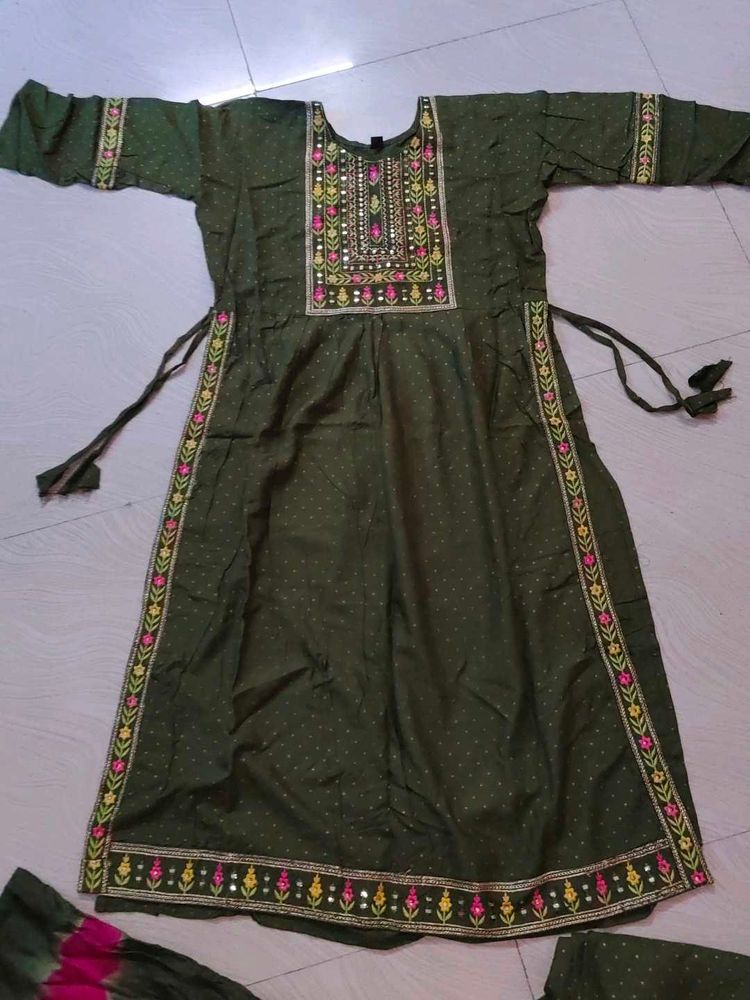 Embroidered Kurta Set for Women