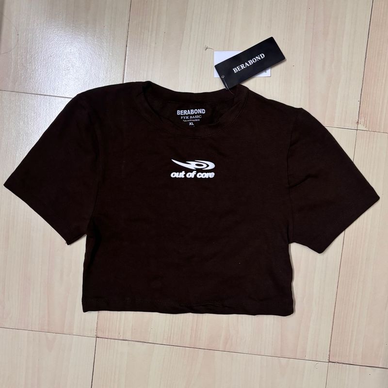 BERABOND Graphic Cropped T-Shirt