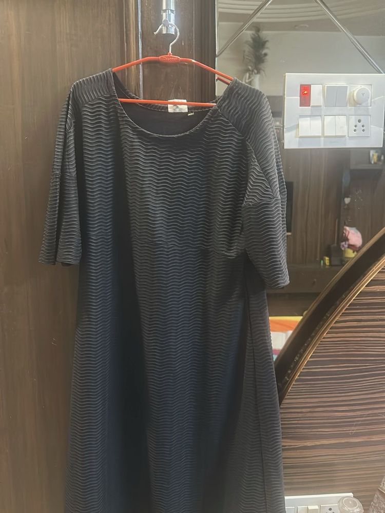 Chic Textured Black Midi Dress