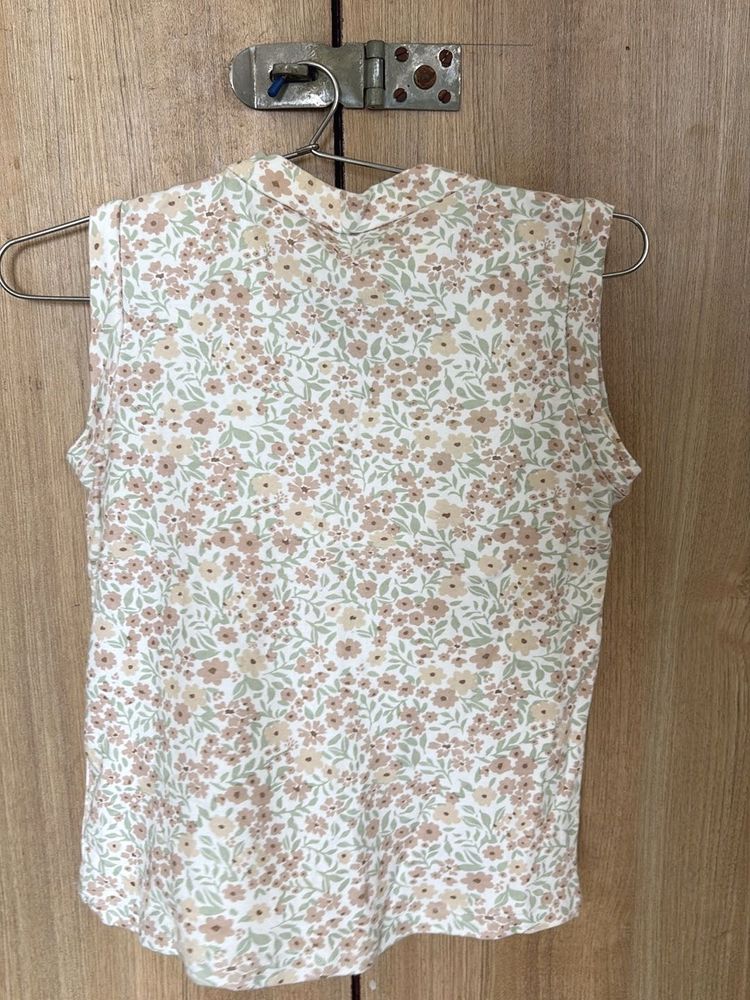 Chic Sleeveless Floral Top