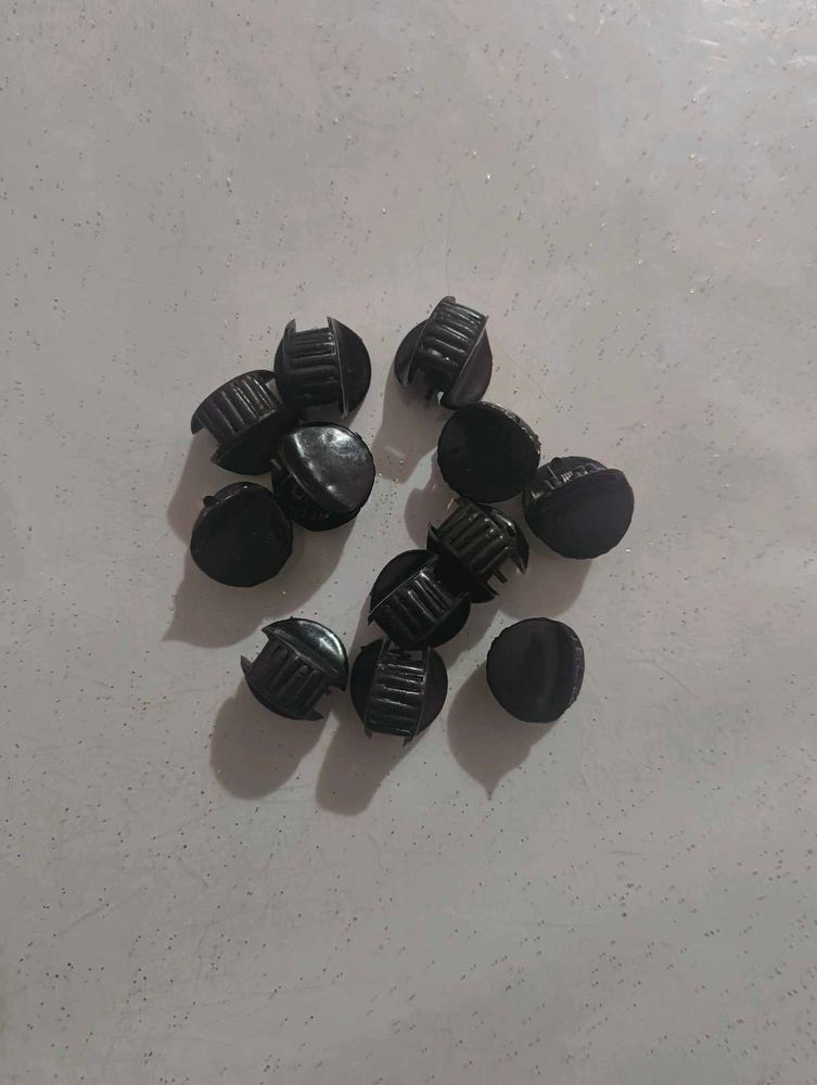 Set of 12 hair crabb