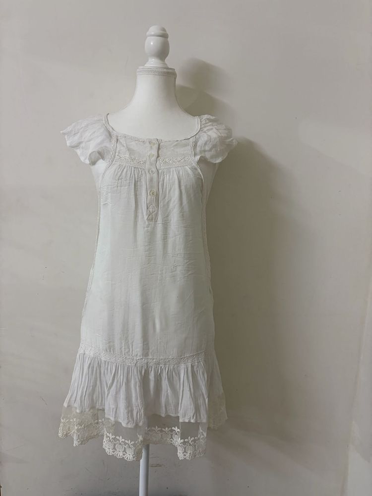 White Lace Trimmed Blouse ✨🤍