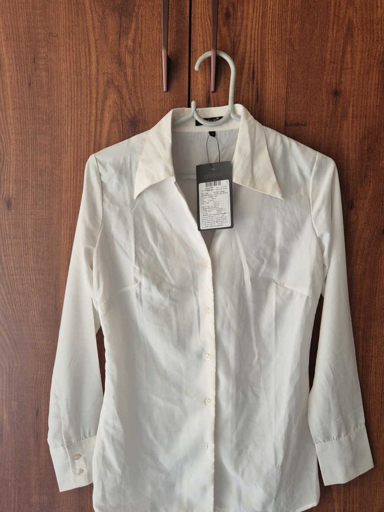 Elegant White Collared Shirt by Globus