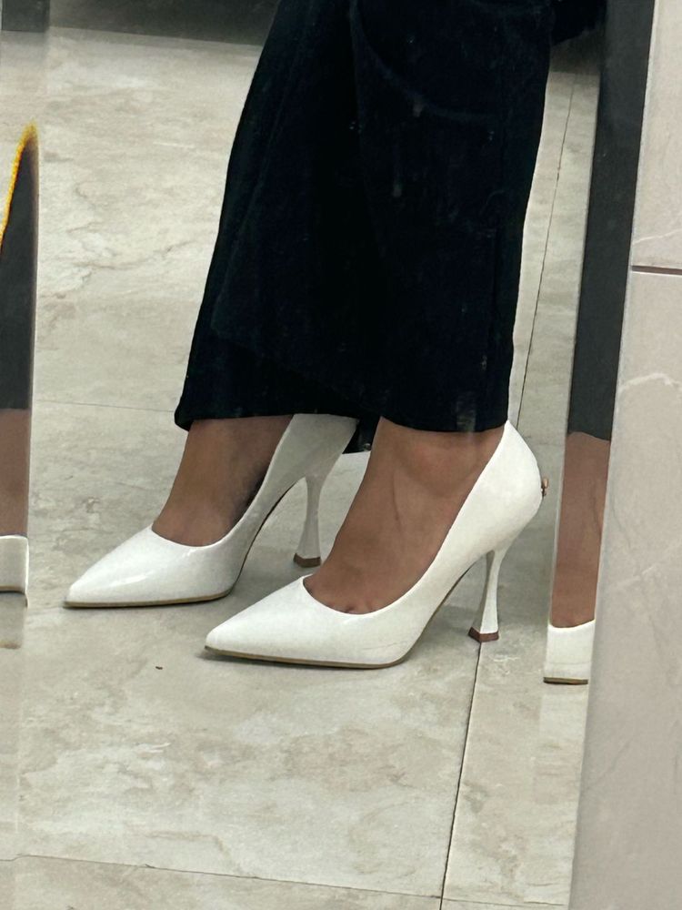 Chic White Patent Heels with Leopard Lining