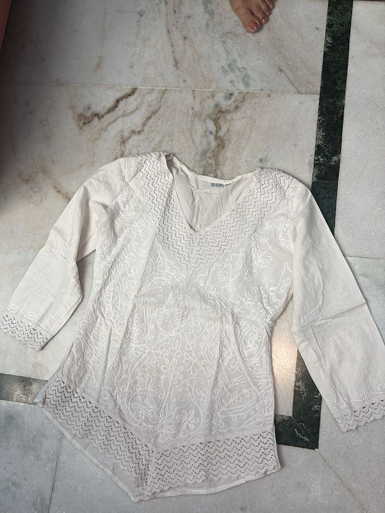 White Embroidered Chikankari Kurta