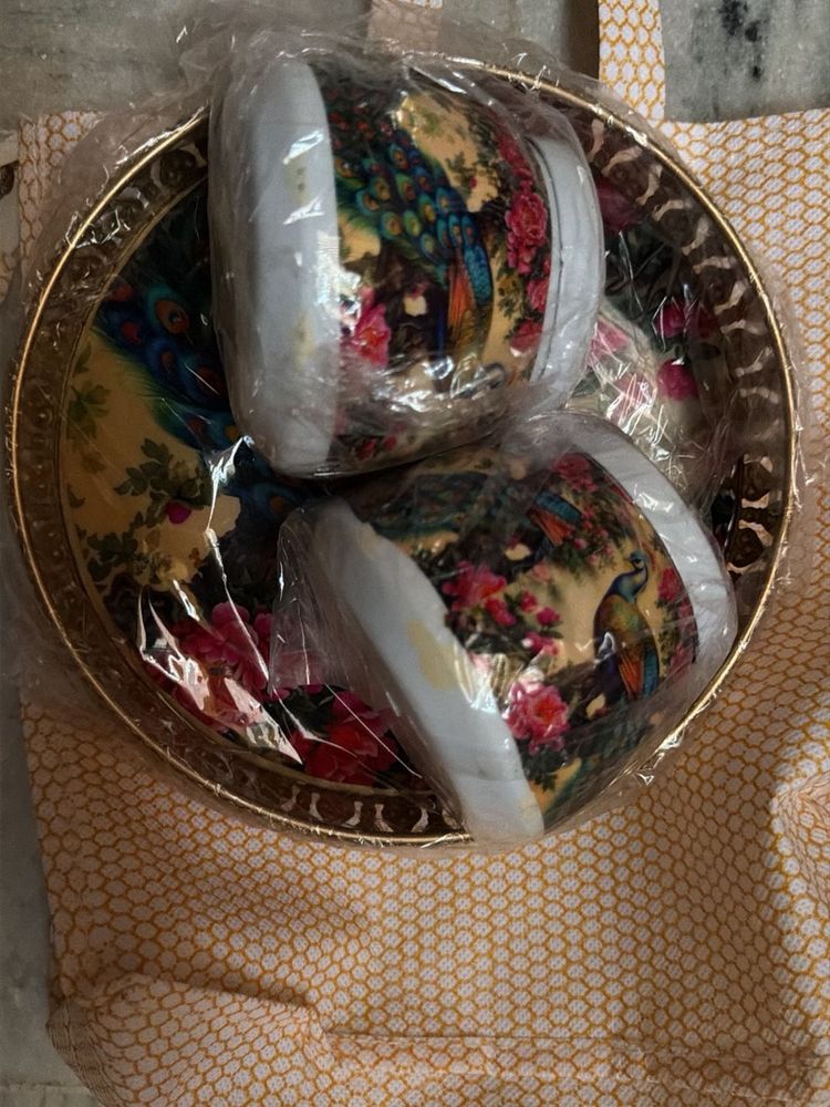 dry fruit tray with 2 jars