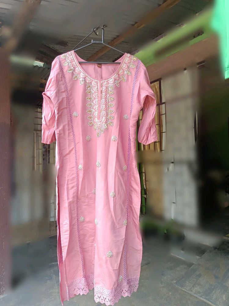 Elegant Pink Embroidered Kurta
