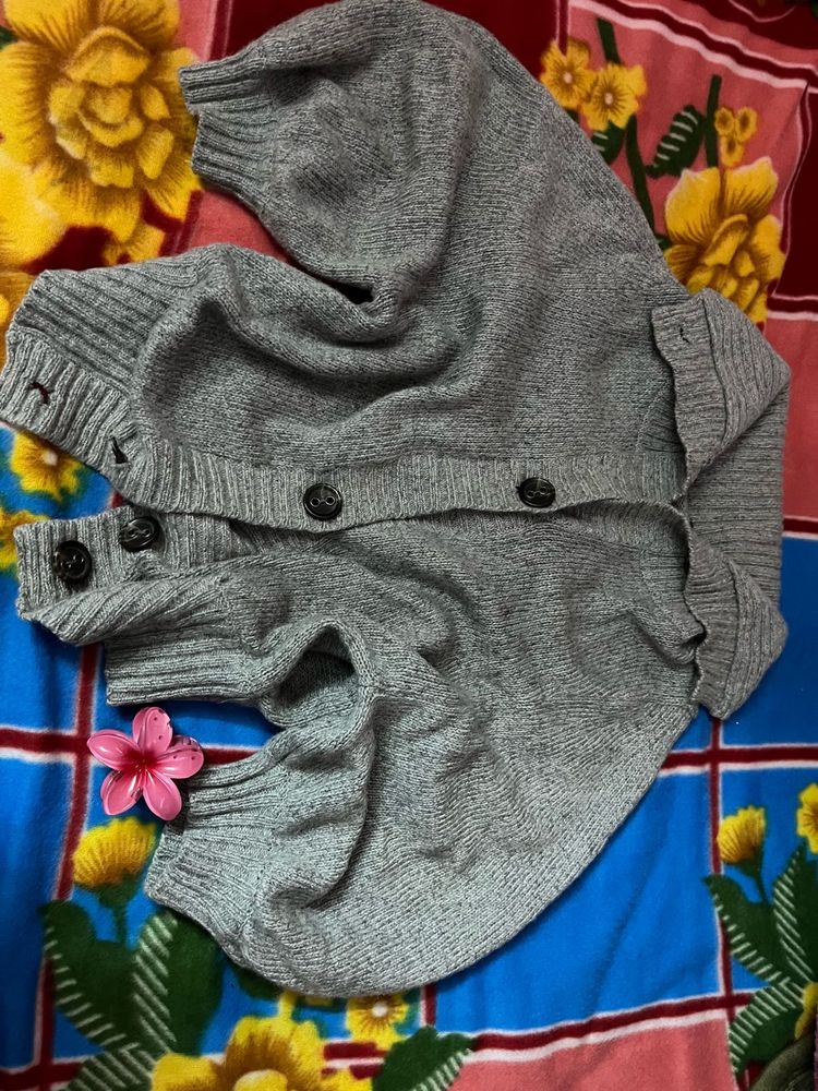 Gray Knit Cardigan Has Pocket Of Both Sides