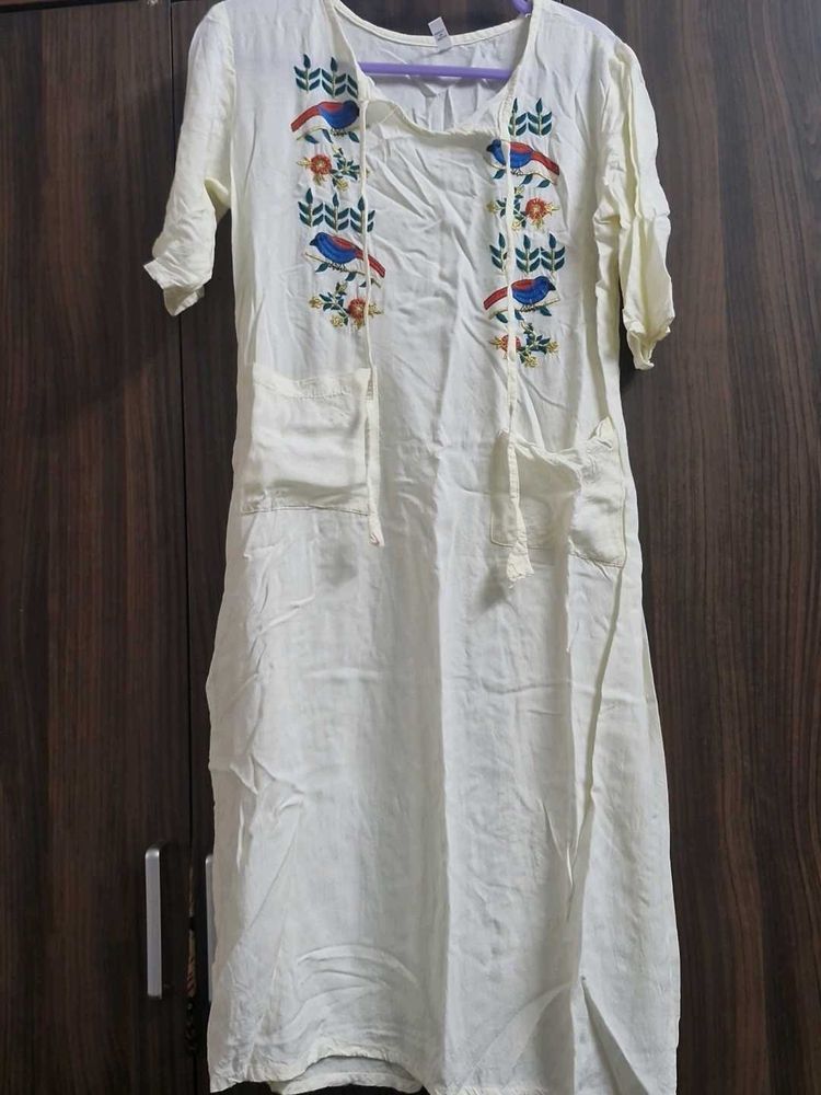 Charming Embroidered Kurta with Bird Motif