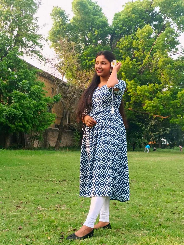 Stylish Blue &amp; White Kurta