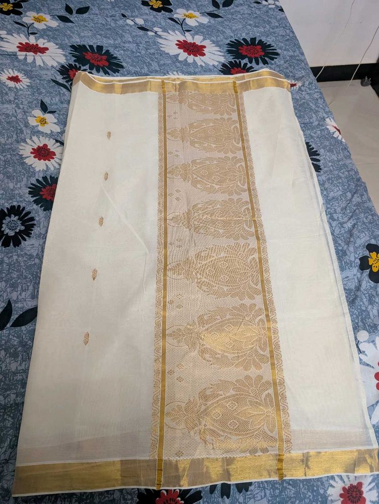 Elegant White &amp; Gold Saree