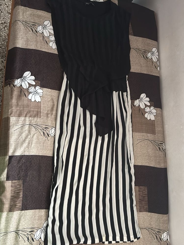 Chic Black &amp; White Striped Dress