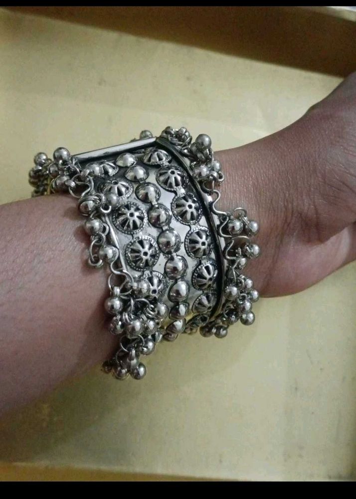 Vintage Style Silver Tone Cuff Bracelet