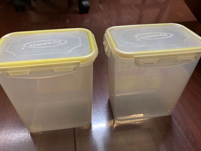2 Clip Containers