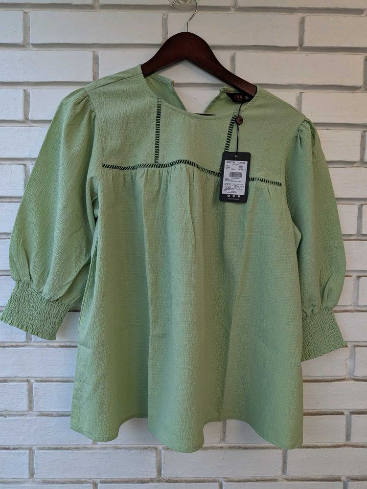 New top with tags